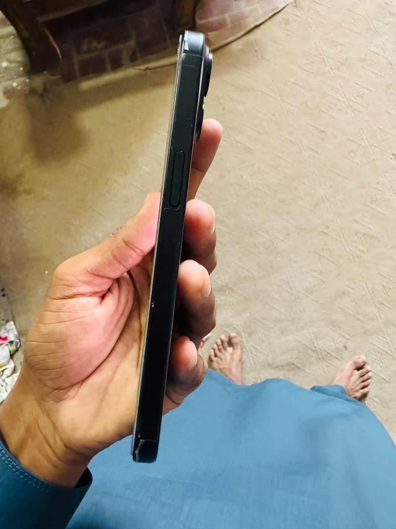 Apple iPhone 15 3
