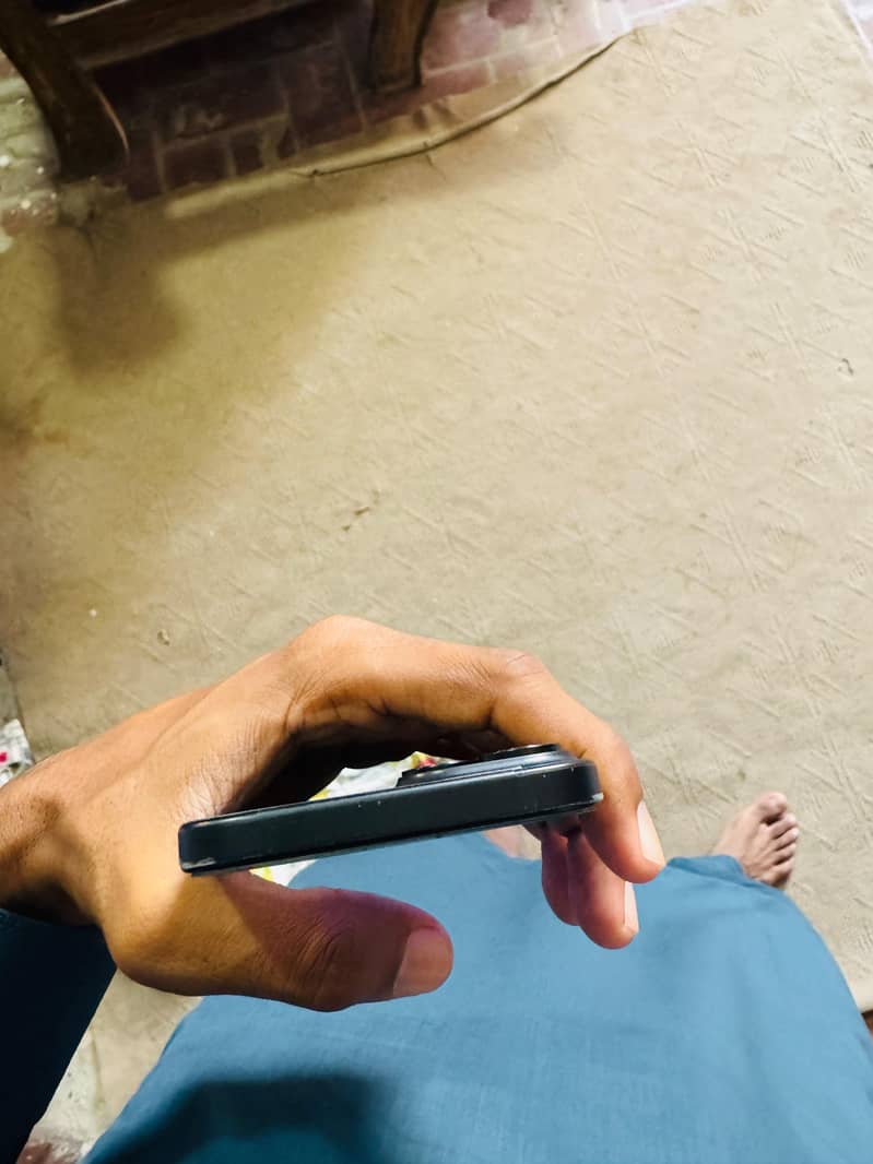 Apple iPhone 15 4