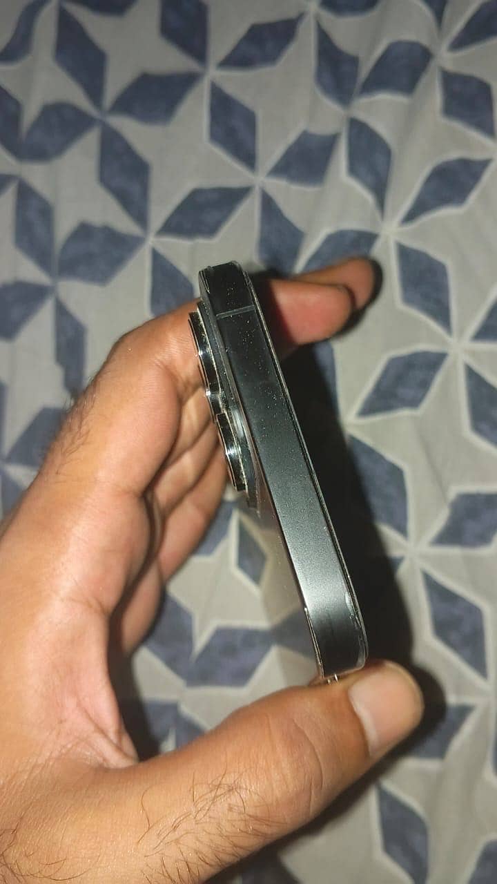 Apple iPhone 14 Pro Max 4