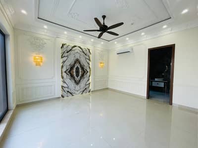 Prime Location DHA Phase 2 - Block Q House Sized 5 Marla Is Available