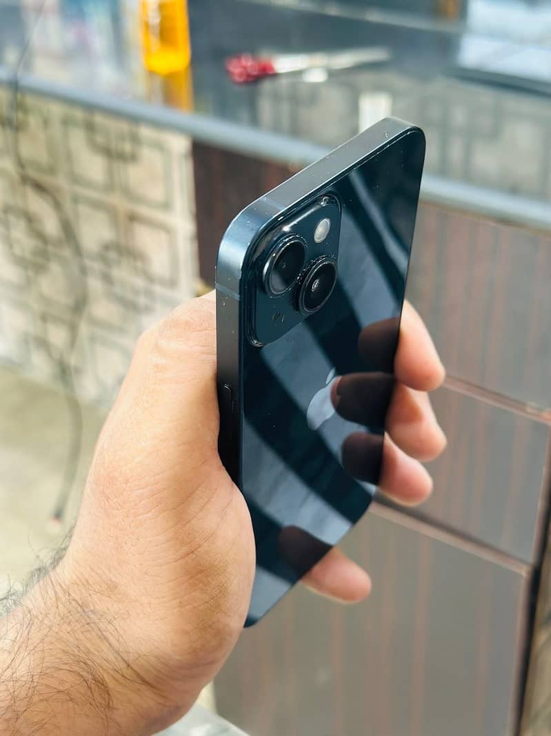 Apple iPhone 14 JV 1