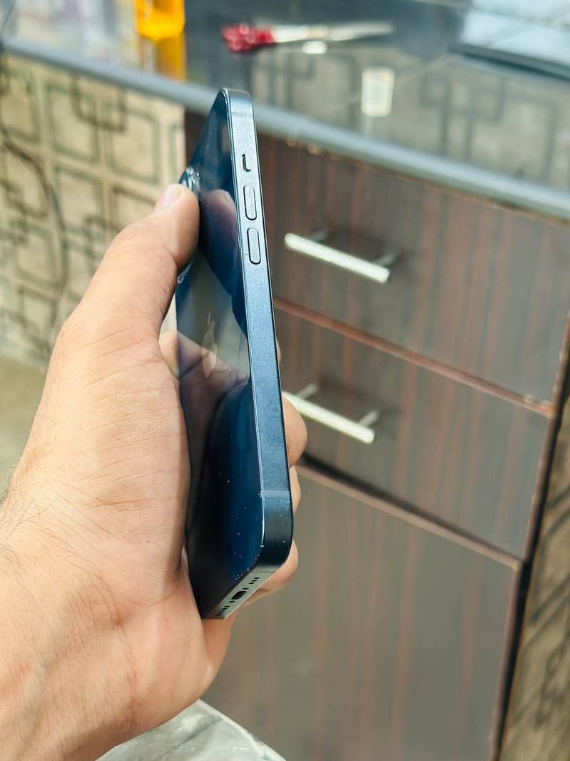 Apple iPhone 14 JV 5