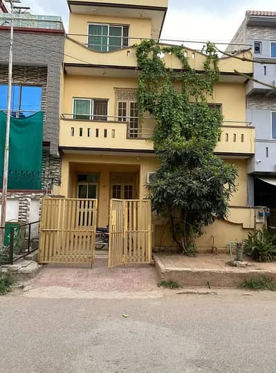 G 13 4.4 MARLA TRIPLE STORY HOUSE AVAIANBLE FOR SALE