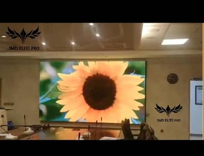 Pole Streamer | Indoor Video Wall | SMD Screens | Display Secreen