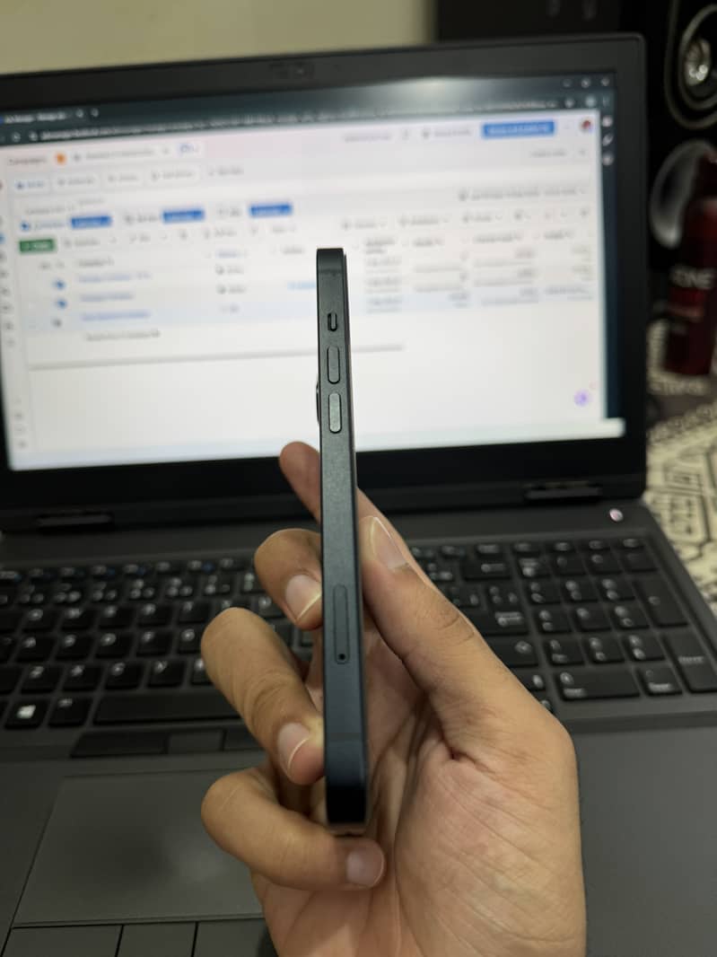 Apple iPhone 13 2