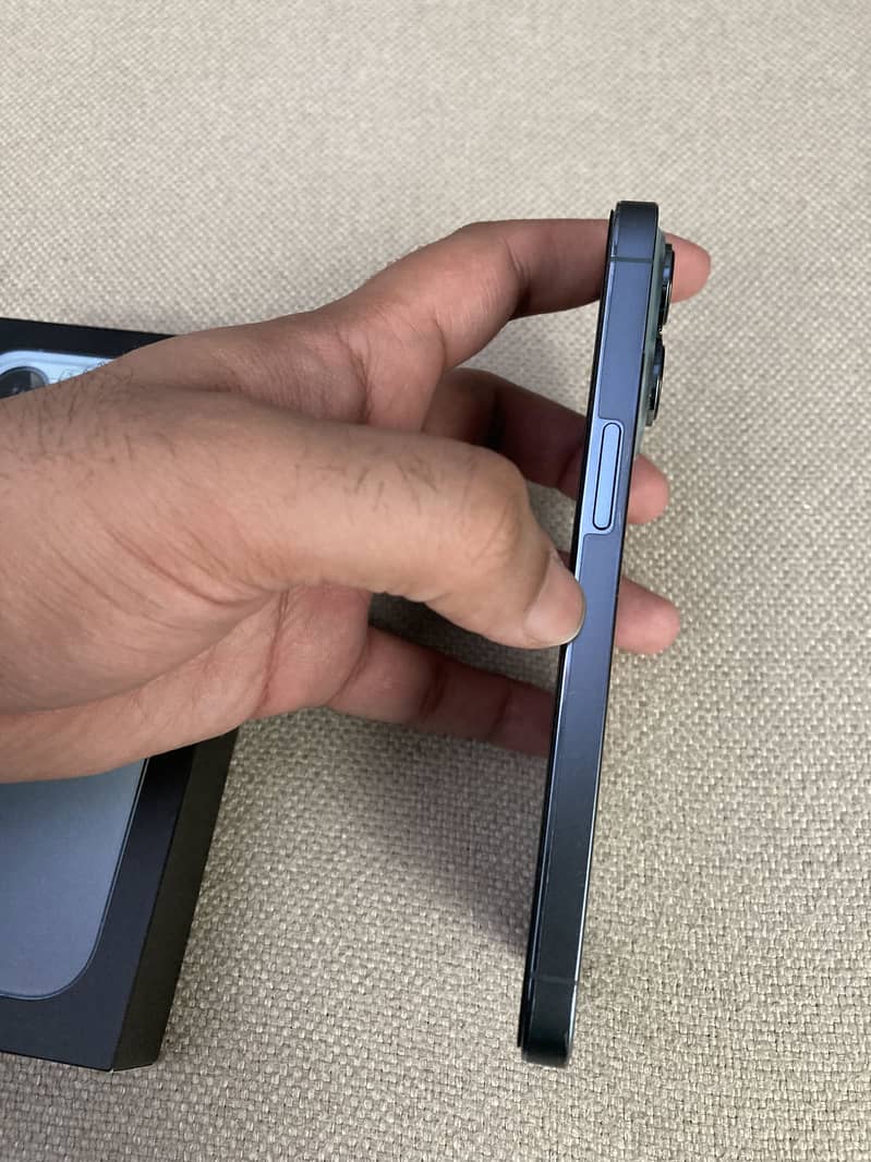 Apple iPhone 13 Pro 2