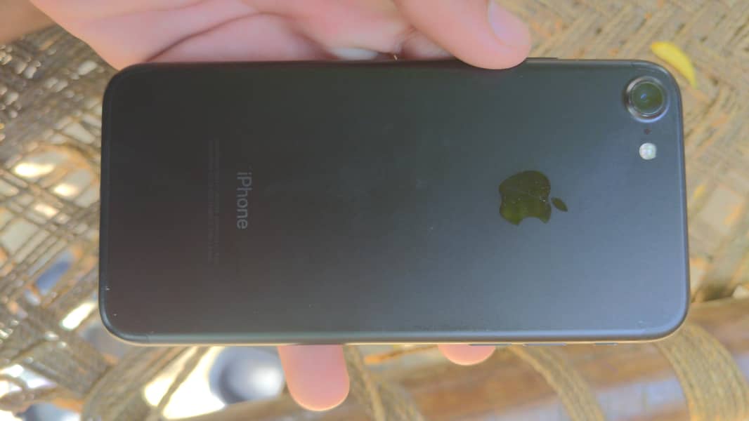 Apple iPhone 7 0