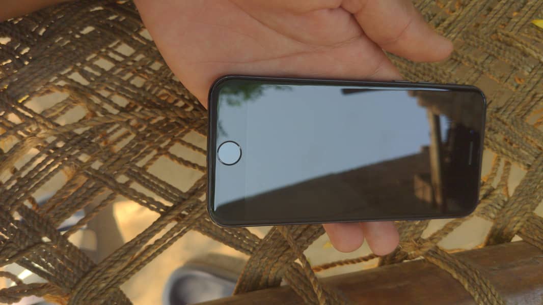 Apple iPhone 7 1