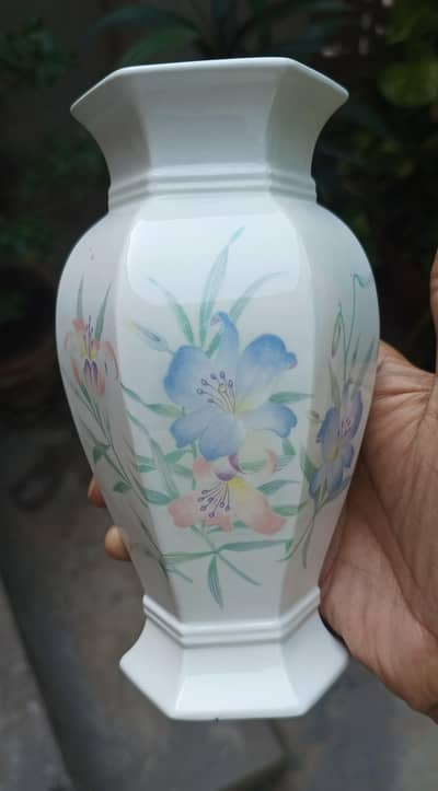 Vases and Other Home Decore Items { Read Ad and Contact WhatsApp }