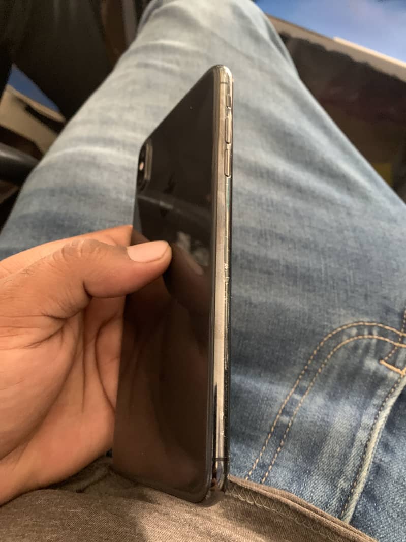 Apple iPhone XS Max 1