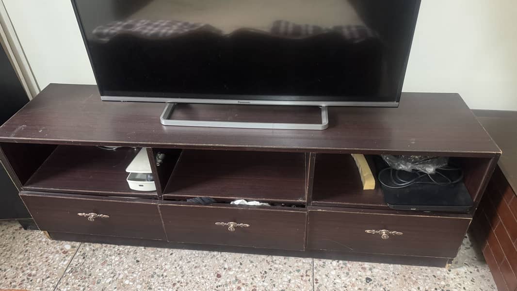 TV table or console 0