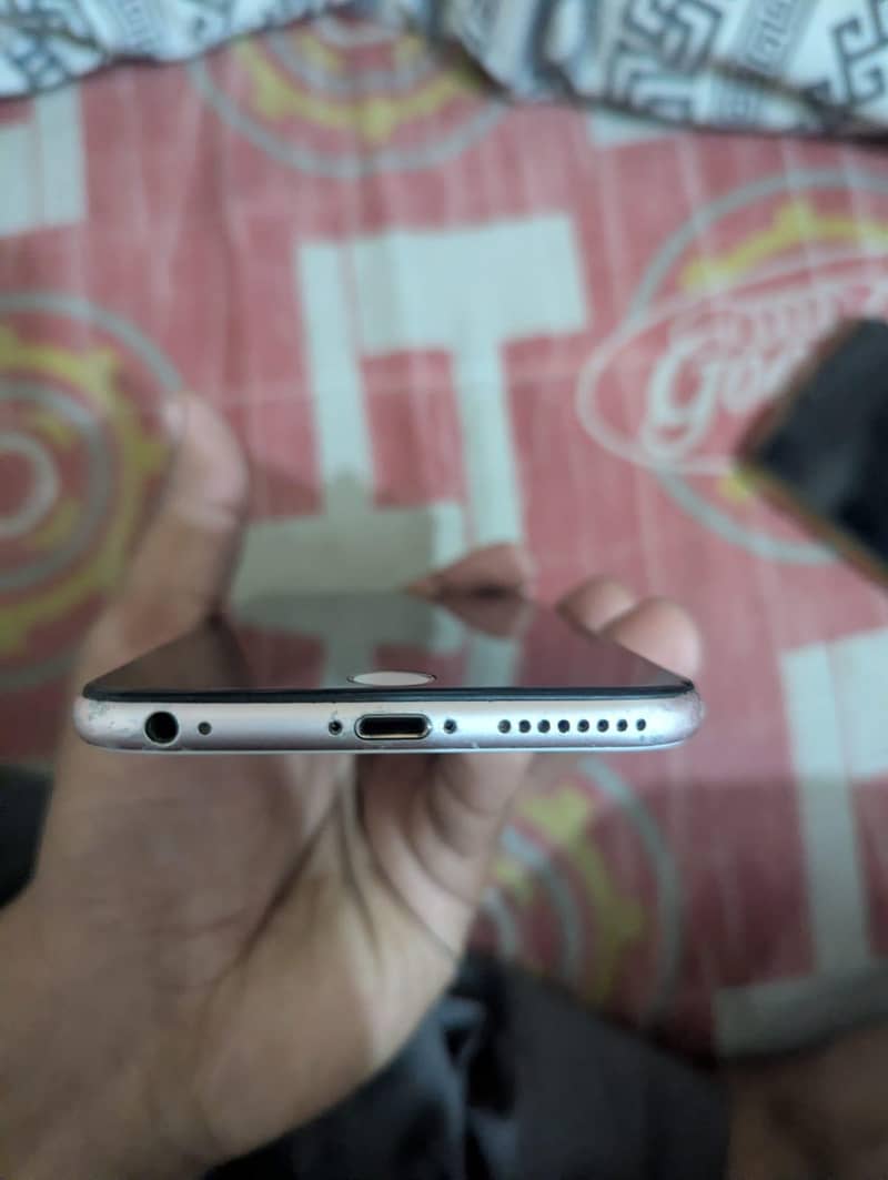 Apple iPhone 6S Plus 2