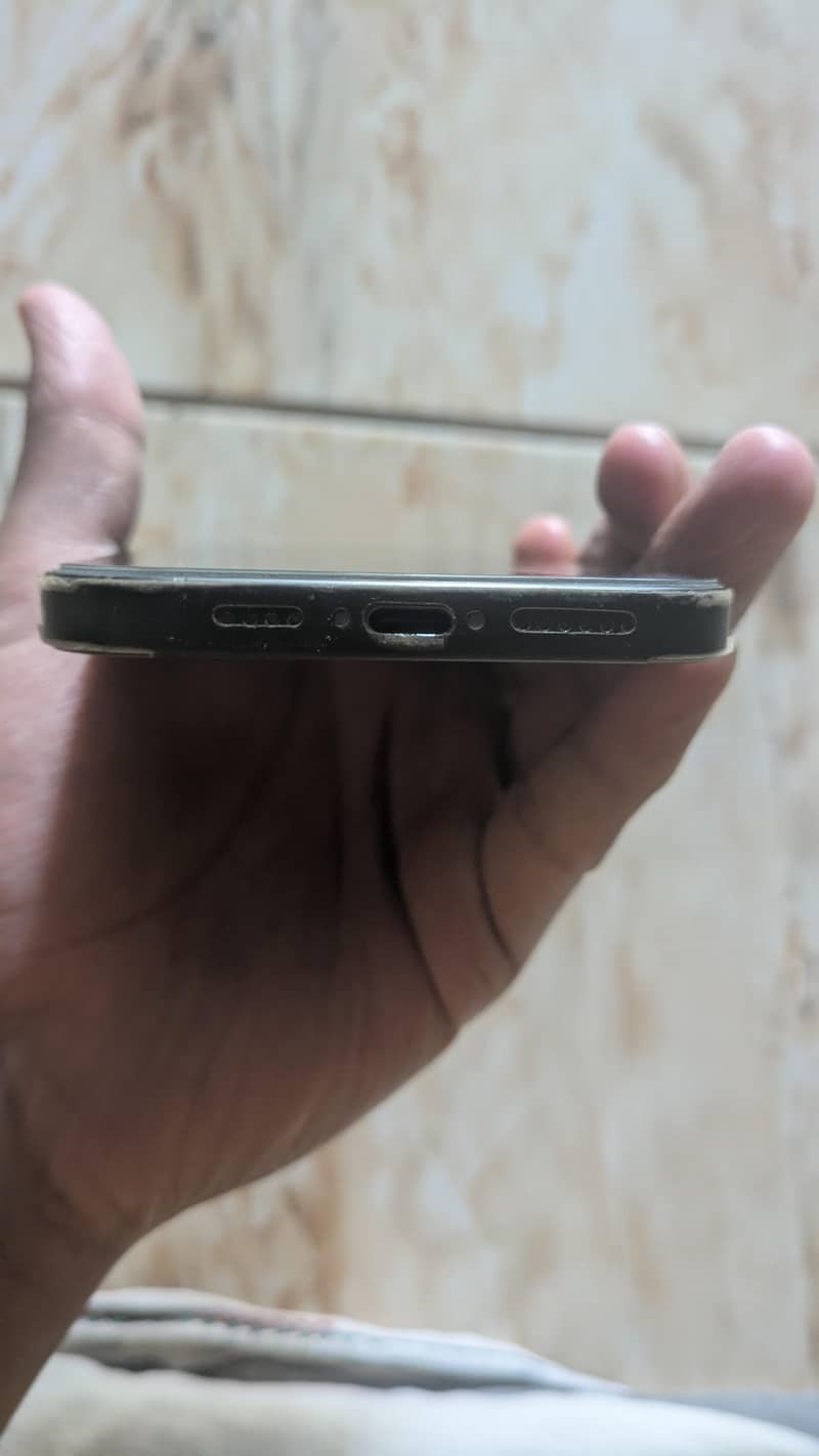 Apple iPhone 16 Pro Max JV 3