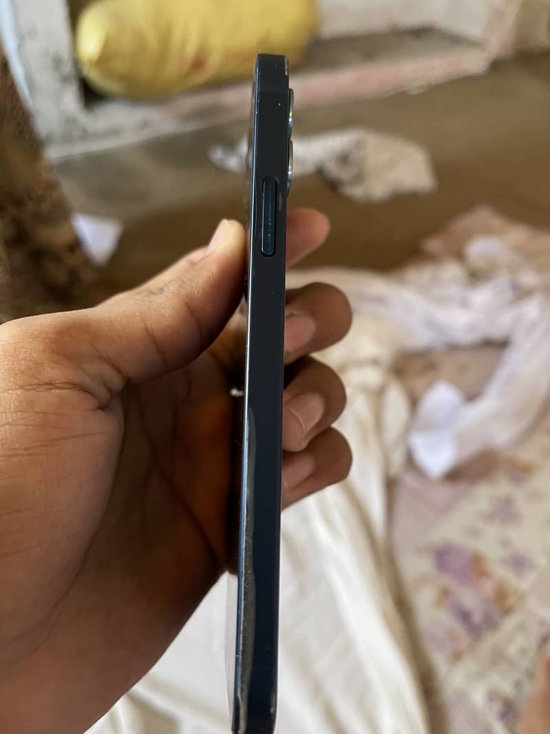 Apple iPhone 12 3