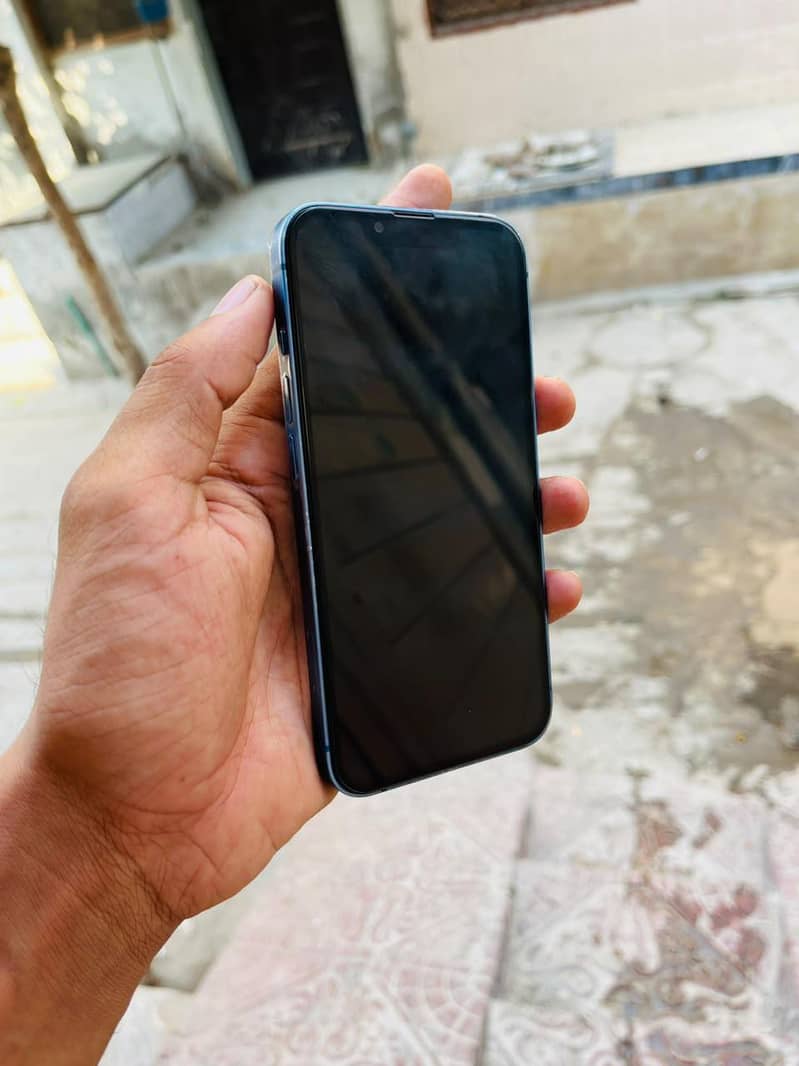 Apple iPhone 13 1