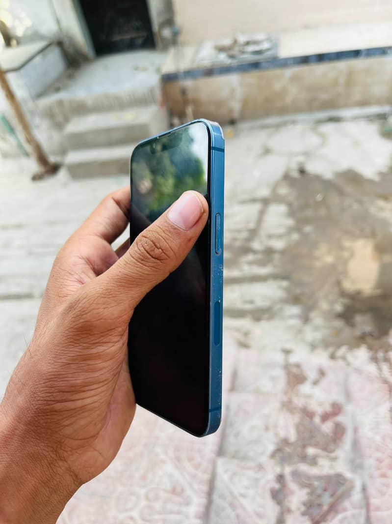Apple iPhone 13 2