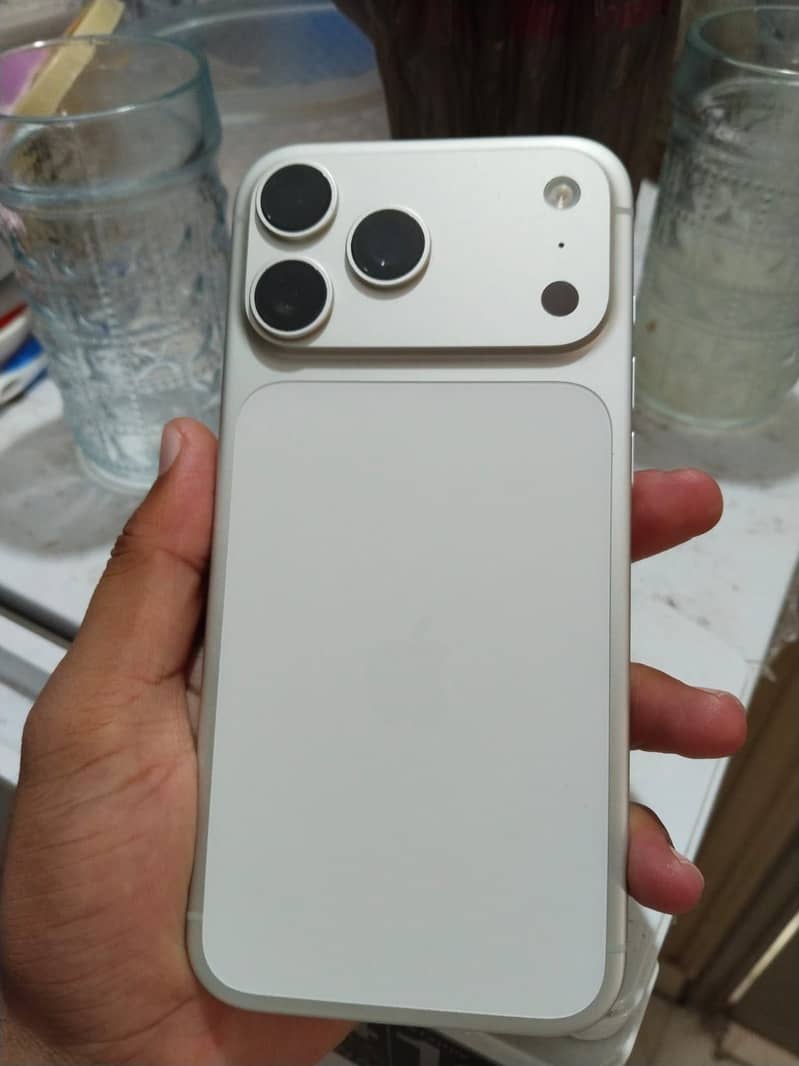 Apple iPhone 17 Pro Max 3