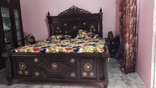 chinioty bed with side tables