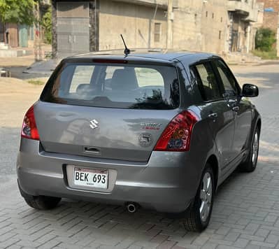 Suzuki Swift DLX 2015. Totel Genuine.