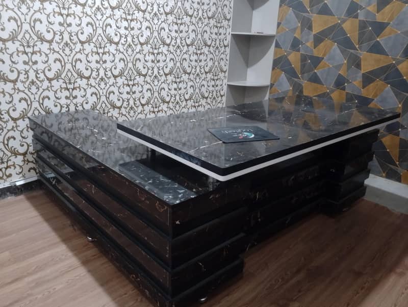 neat and clean table 0