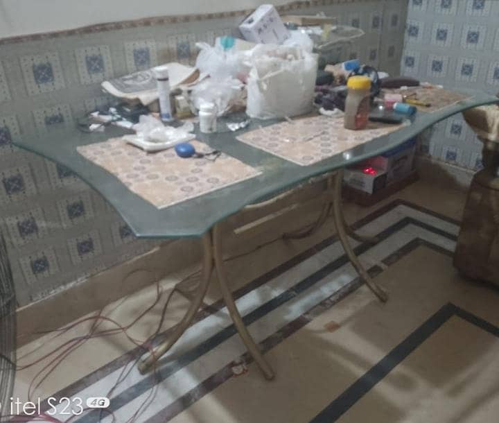 Dining table 0