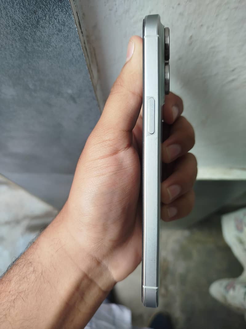 Apple iPhone 15 Pro Max 3