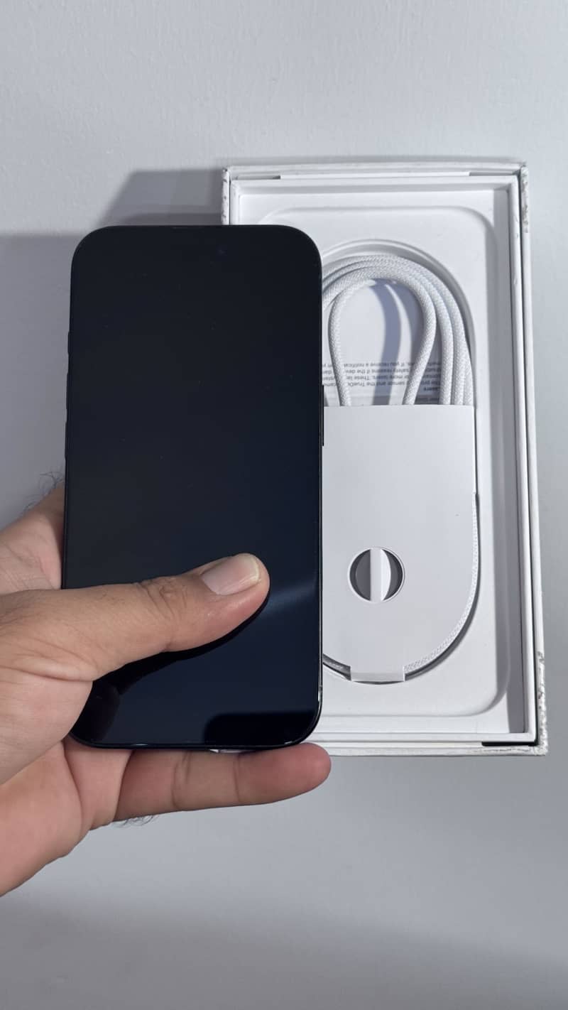 Apple iPhone 16 2