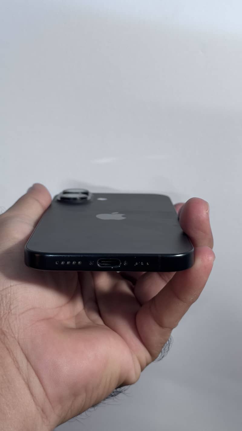 Apple iPhone 16 5