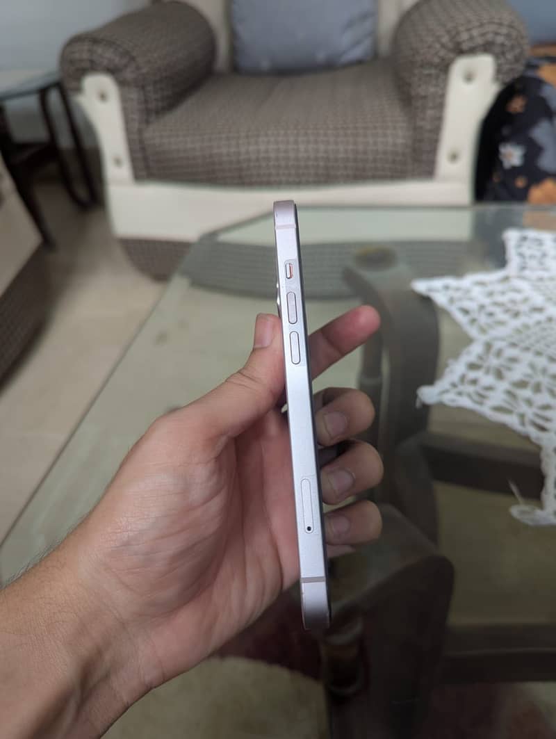 Apple iPhone 13 3
