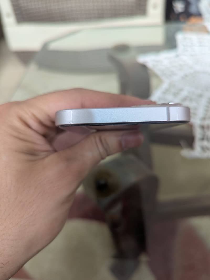 Apple iPhone 13 4