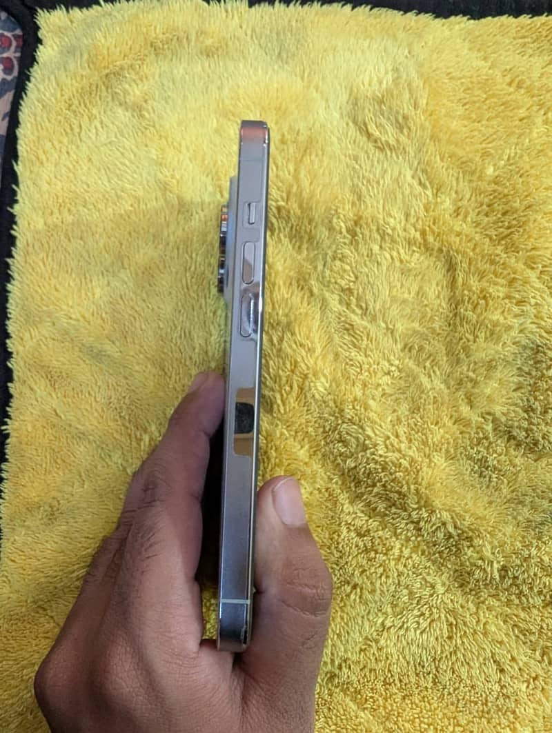 Apple iPhone 14 Pro 2