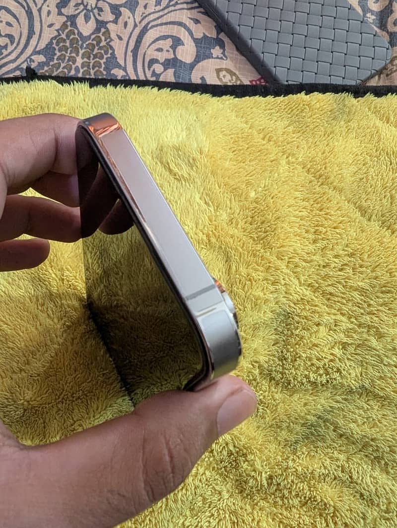 Apple iPhone 14 Pro 4