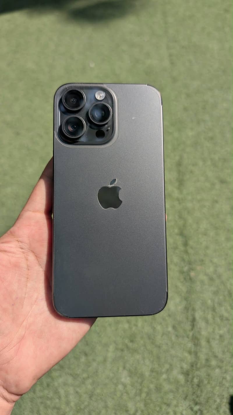 Apple iPhone 15 Pro Max 0