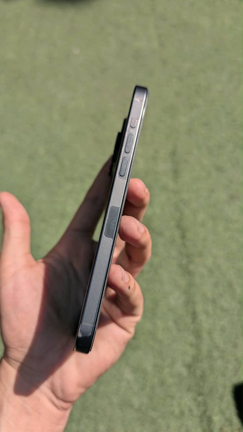 Apple iPhone 15 Pro Max 2
