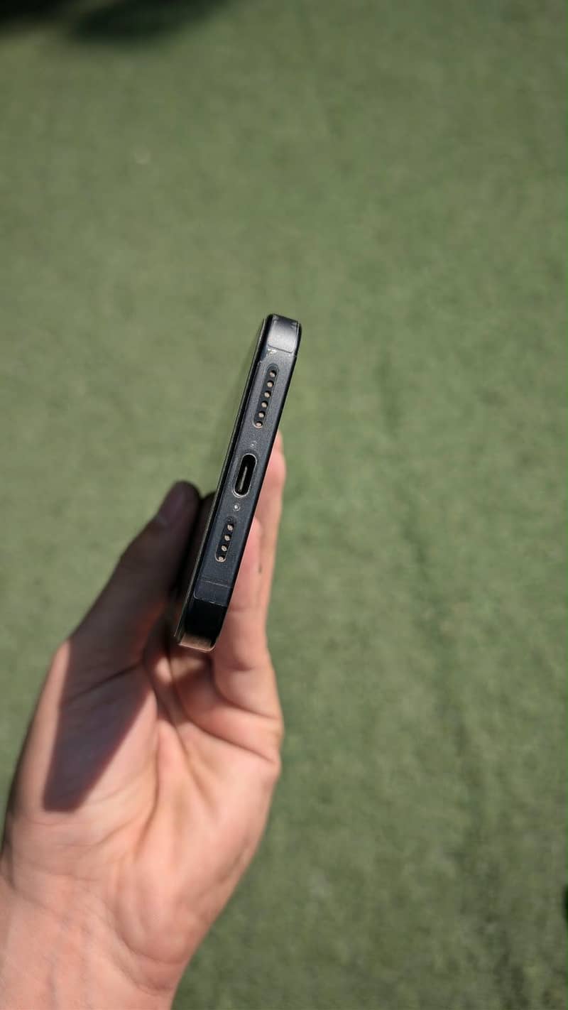 Apple iPhone 15 Pro Max 3
