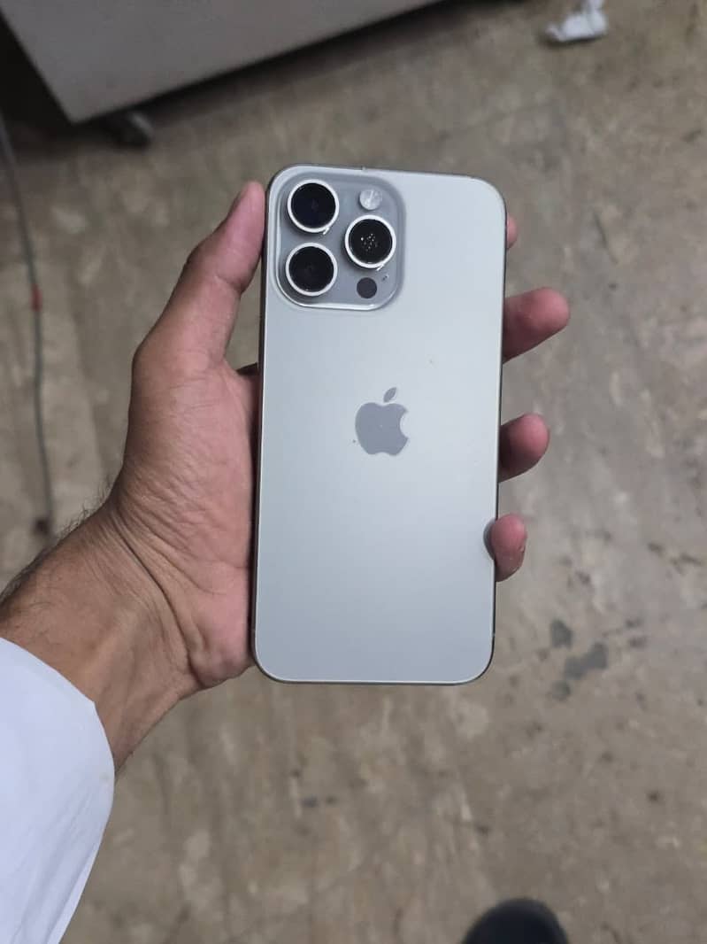 Apple iPhone 15 Pro Max 5
