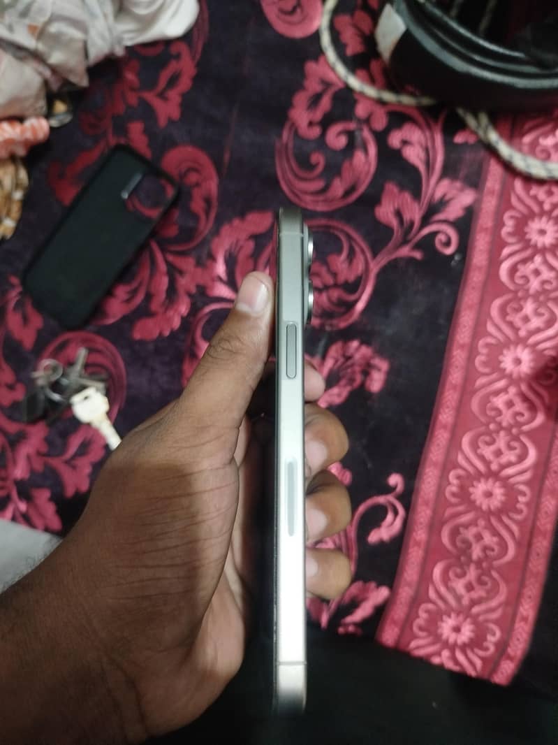 Apple iPhone 15 Pro Max 3