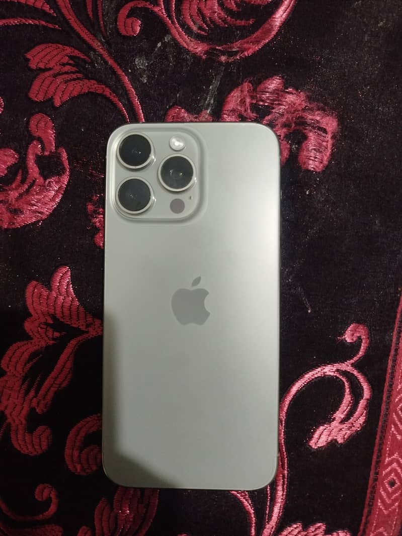 Apple iPhone 15 Pro Max 4