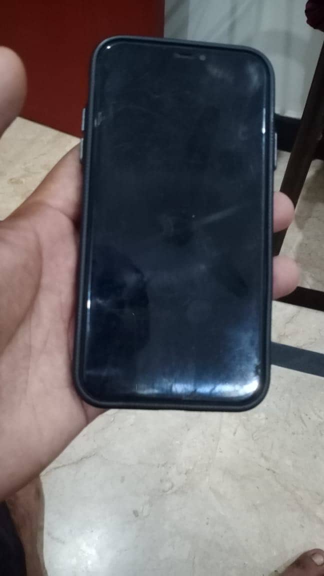 Apple iPhone 11 4