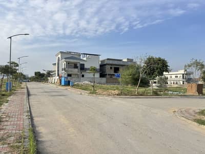 A block Near Park 10 Marla plot for sale
