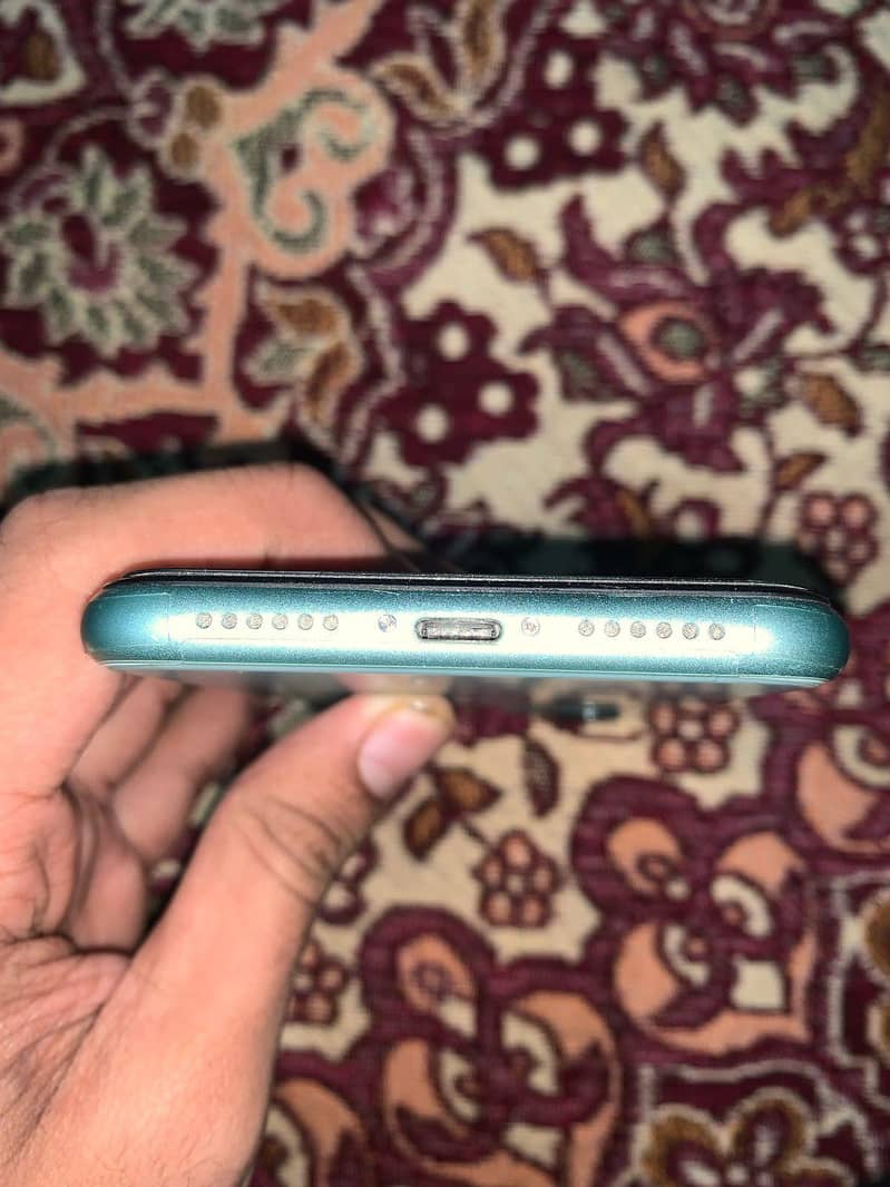 Apple iPhone 11 3