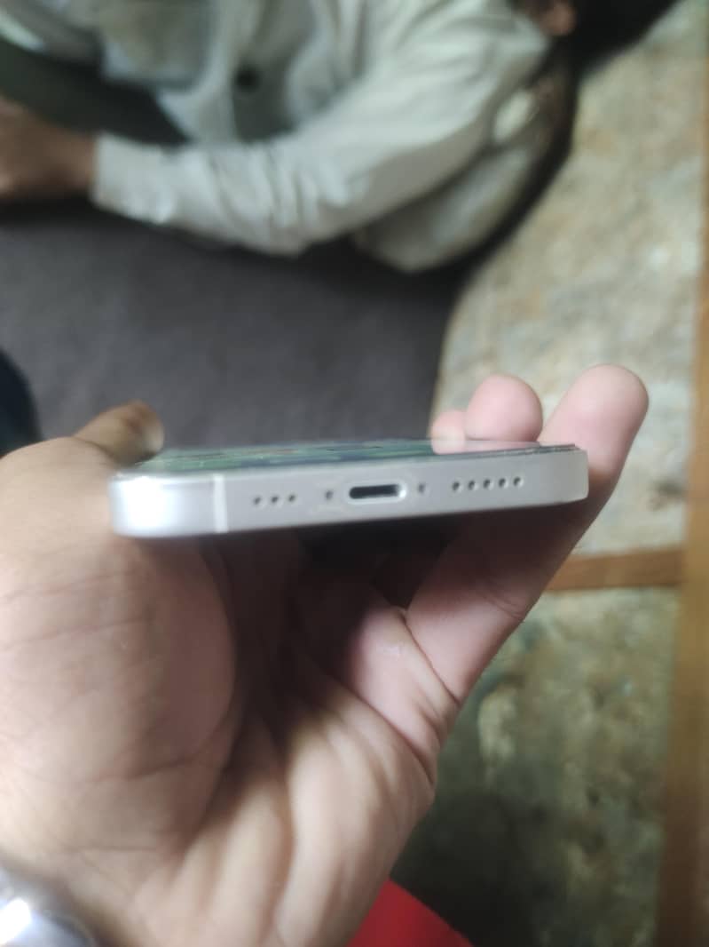 Apple iPhone 12 2