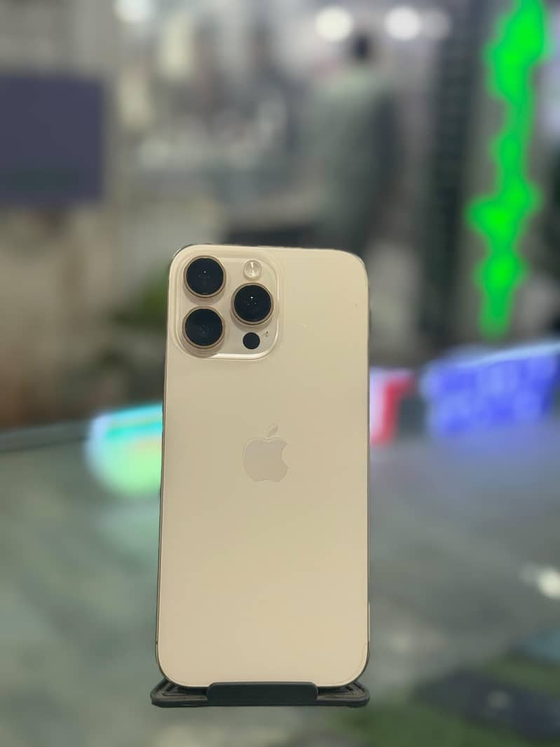 Apple iPhone 16 Pro Max 0