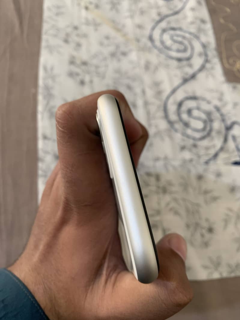 IPhone 11 3