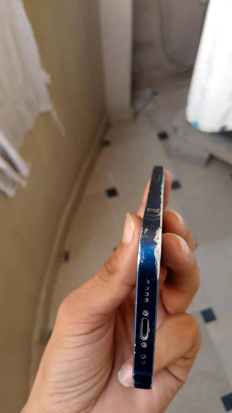 Apple iPhone 12 mini 4