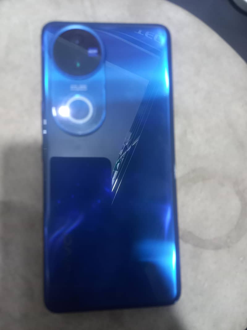 Vivo V50 4