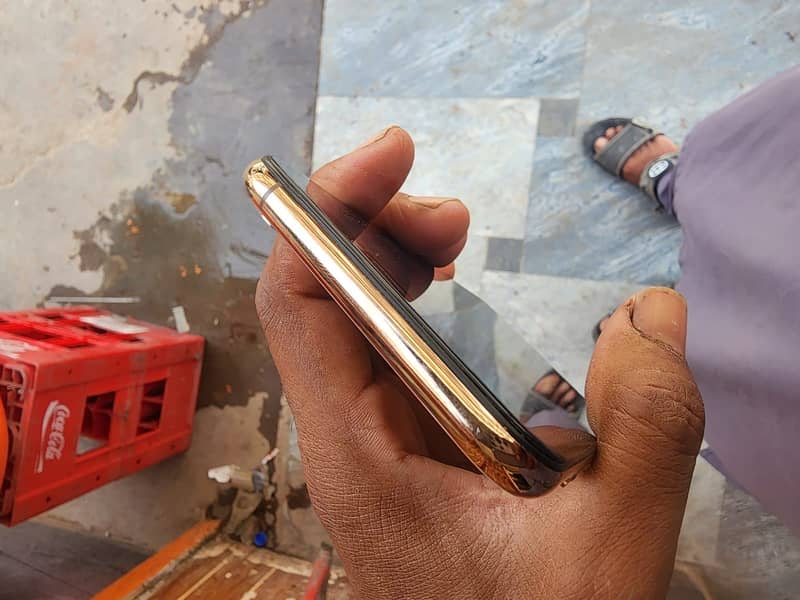 Apple iPhone XS Max 6