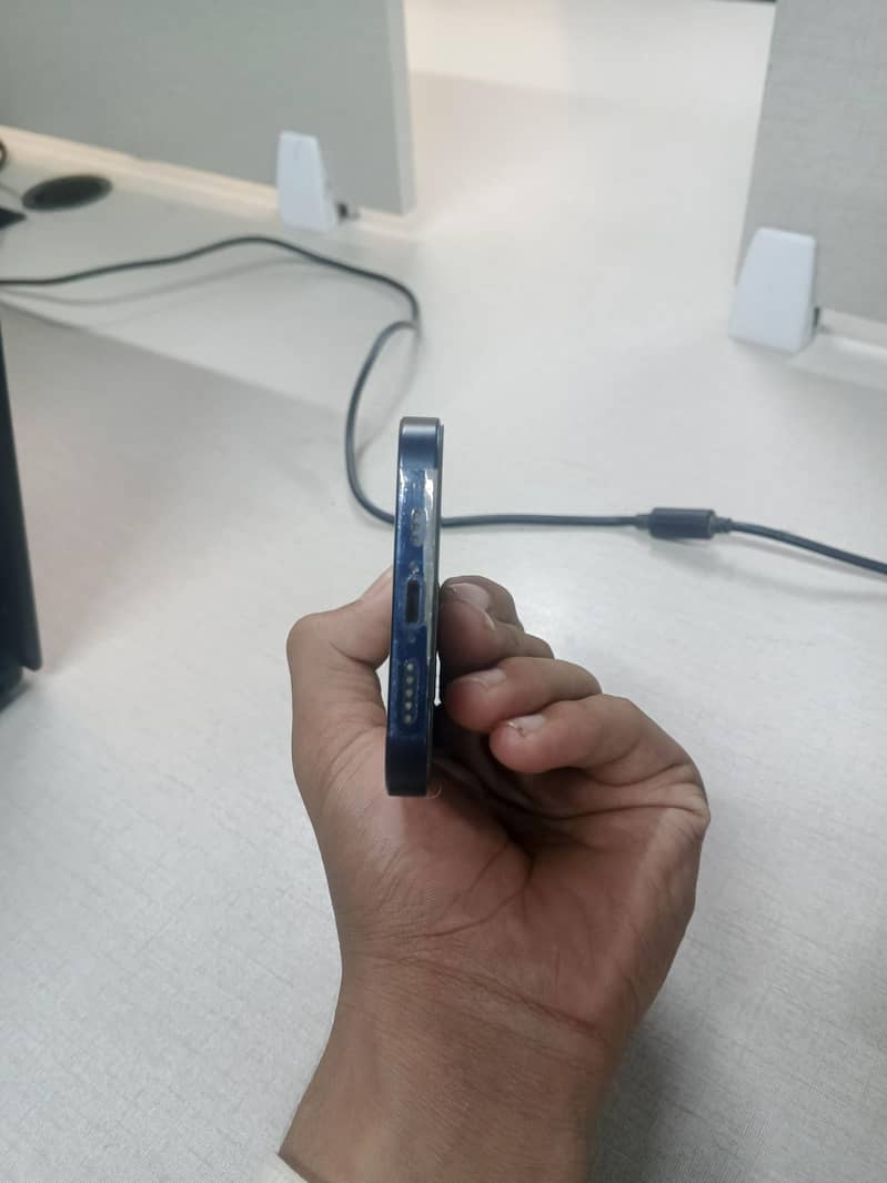 Apple iPhone 12 3