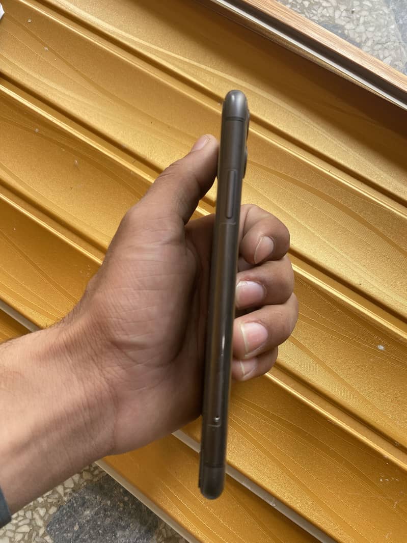 Apple iPhone 11 3