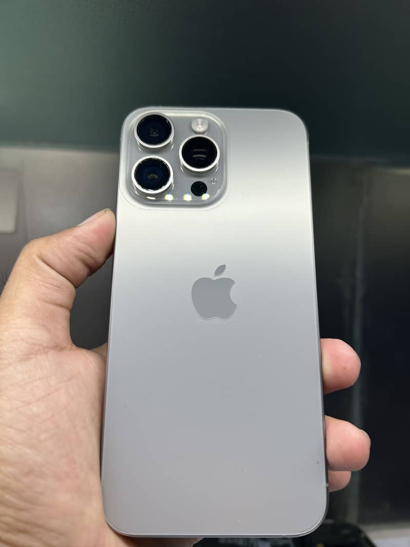 Apple iPhone 15 Pro Max 0